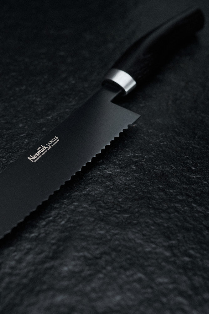 Klinge des Nesmuk Janus Brotmessers Mooreiche