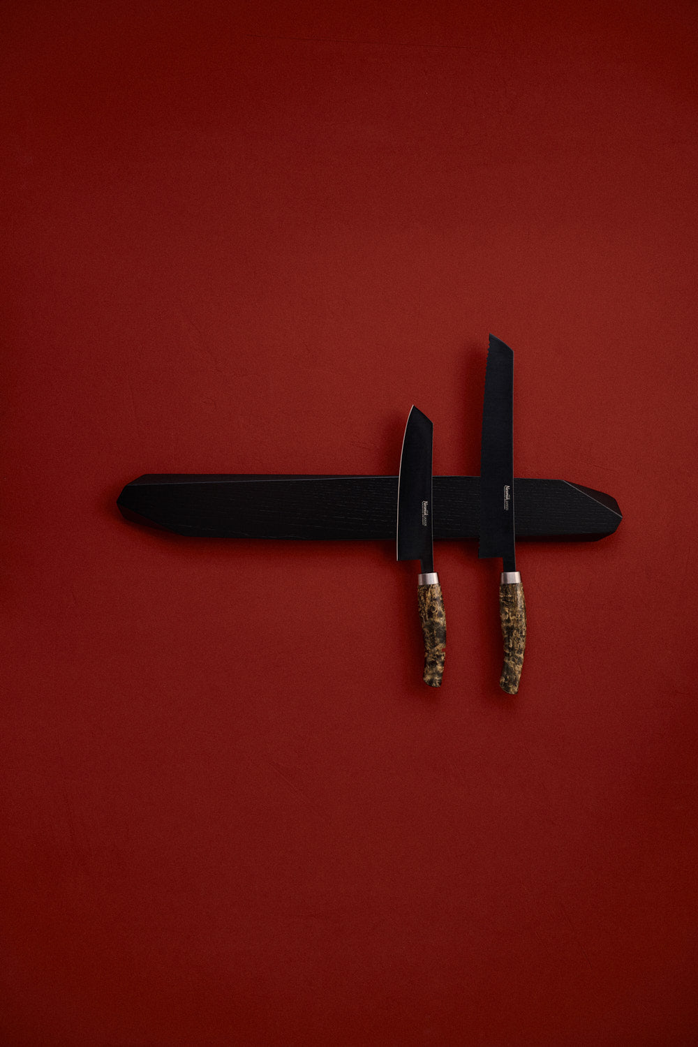 Schwarze asymmetrische magnetische Messerleiste 60 cm lang