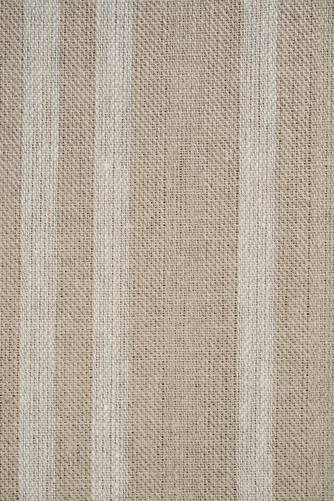 Textil Detail von Bio-Leinen Geschirrtuch natur mit hellen Streifen