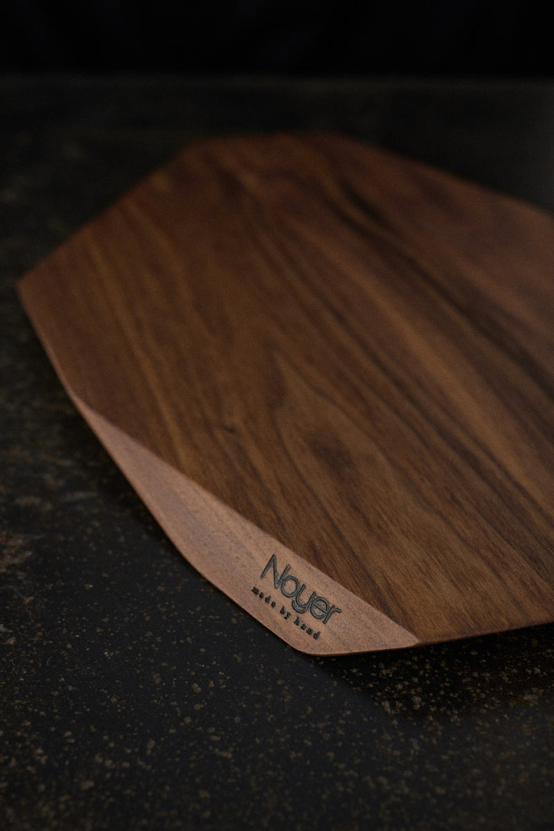 Brotzeitbrett aus Walnussholz von Noyer handgefertigt in Dänemark